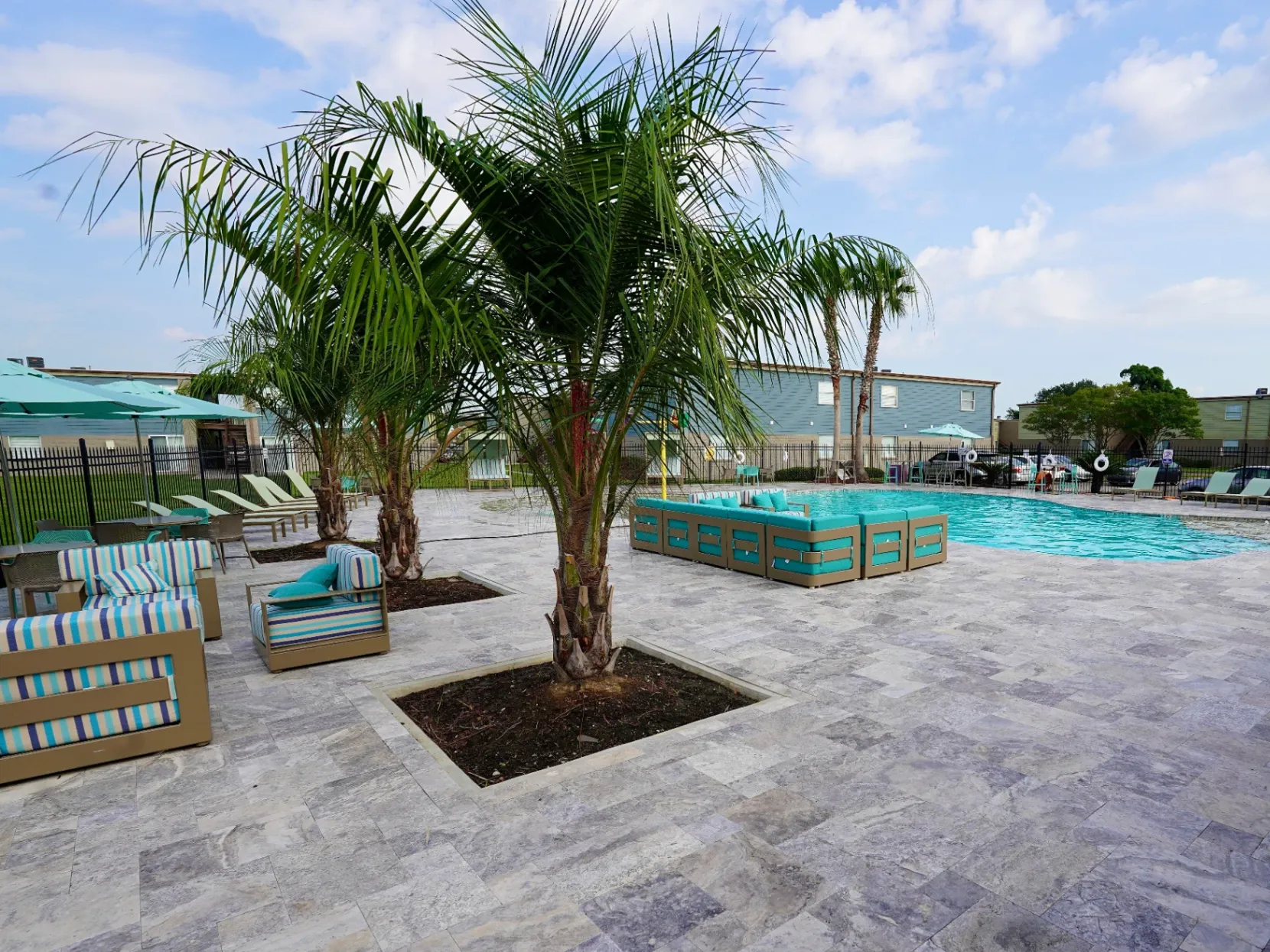 Emerald Pointe Apartment Homes gallery photo 1