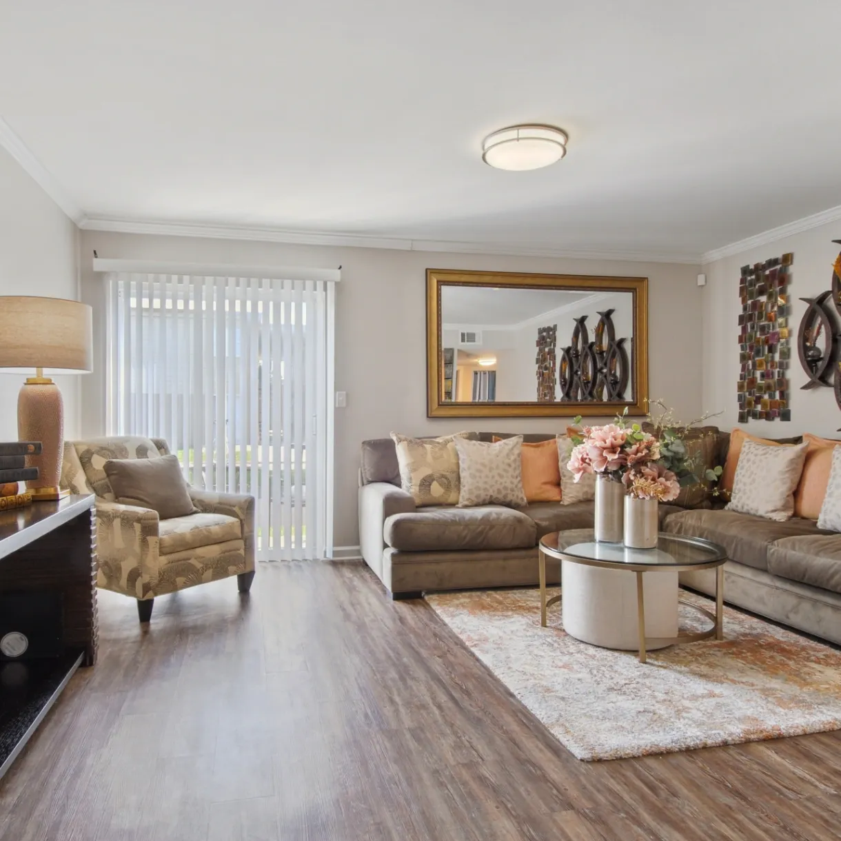 Emerald Pointe Apartment Homes gallery photo 3