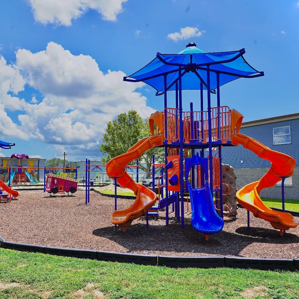 Emerald Pointe Apartment Homes gallery photo 4