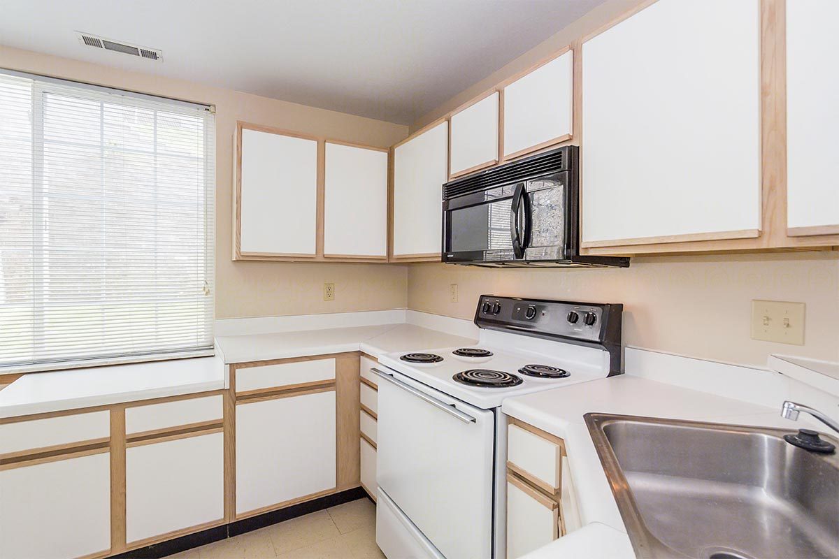 Oak Point Townhomes - Cheryl D Farmer- Hayes gallery photo 2