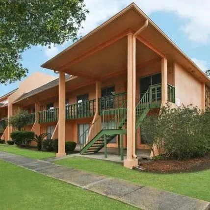 Forest Isle Apartments gallery photo 9