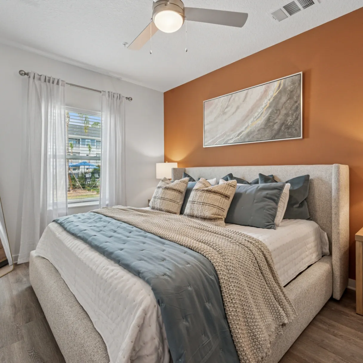 Momentum Blanding gallery photo 3