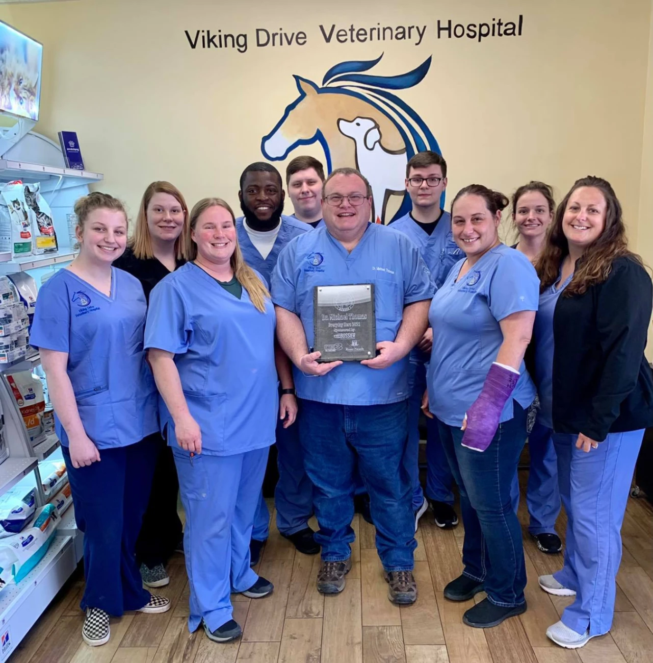 Viking Drive Veterinary Hospital Boarding and Grooming gallery photo 1